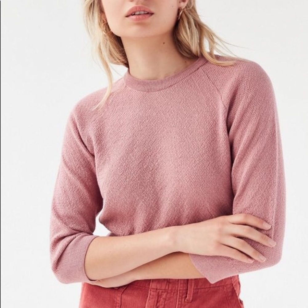 ❗️SOLD❗️NWT URBAN OUTFITTERS CROPPED PINK SWEATER